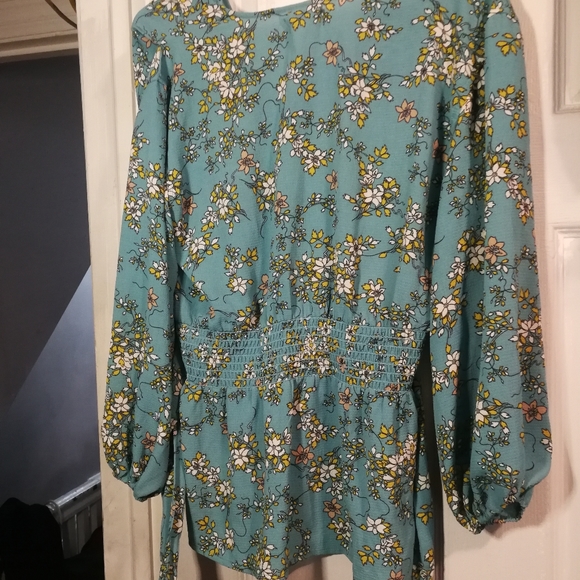 Floral tie up blouse - Picture 4 of 4